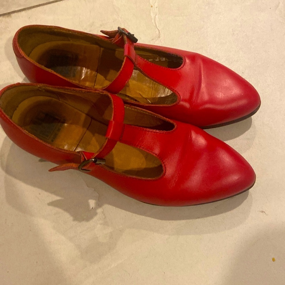 MOMA made in Italy red leather t straps